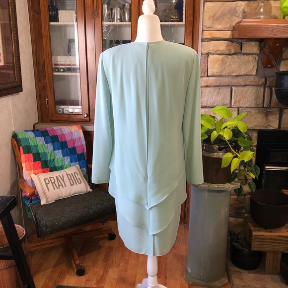 VIRGO SIZE 6 SAGE GREEN 3 TIERED DRESS WITH SHEER SLEEVES AND SPLIT BACK SEE PIC - Picture 7 of 11
